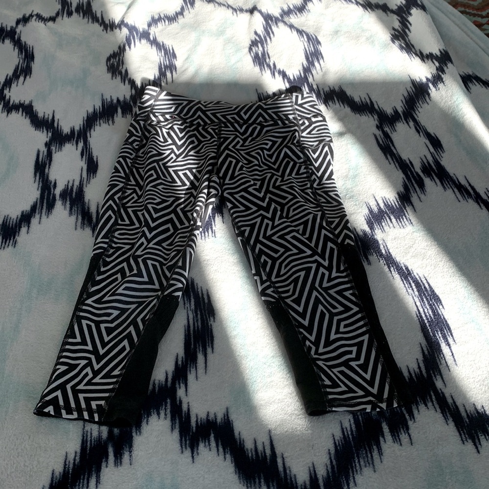 Black striped leggings